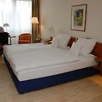 Western Am Strassberger Tor 4*