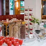 Western Am Strassberger Tor Otel 4*