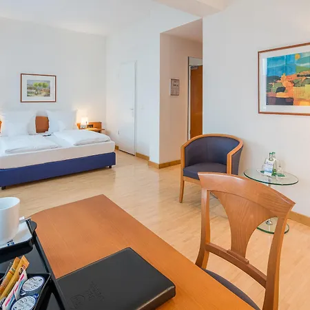 Western Am Strassberger Tor 4*