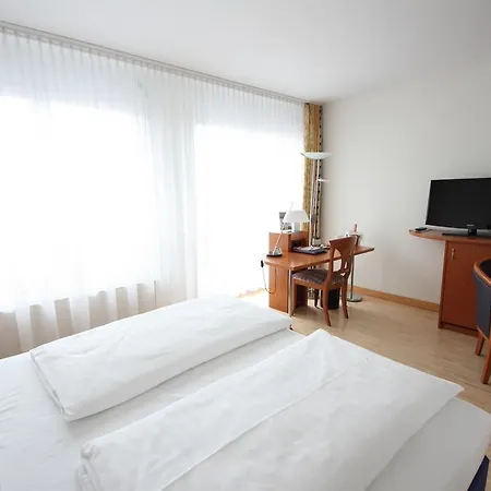 Western Am Strassberger Tor 4*