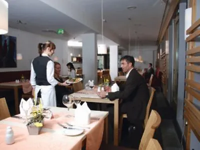 Western Am Strassberger Tor 4*