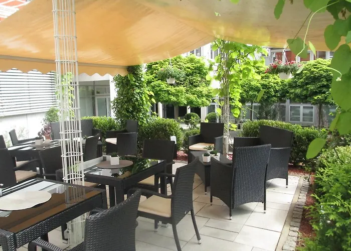 Отель Western Am Strassberger Tor