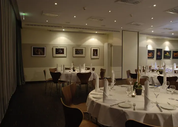 Отель Western Am Strassberger Tor 4*