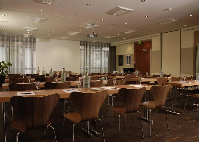 Отель Western Am Strassberger Tor