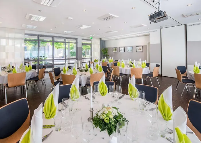 Отель Western Am Strassberger Tor