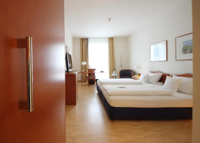 Отель Western Am Strassberger Tor Плауэн